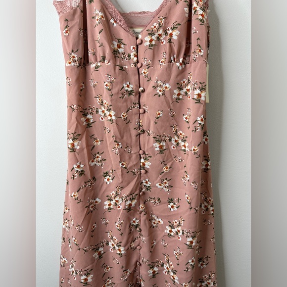 Threads & States Floral Dress - Picture 2 of 11